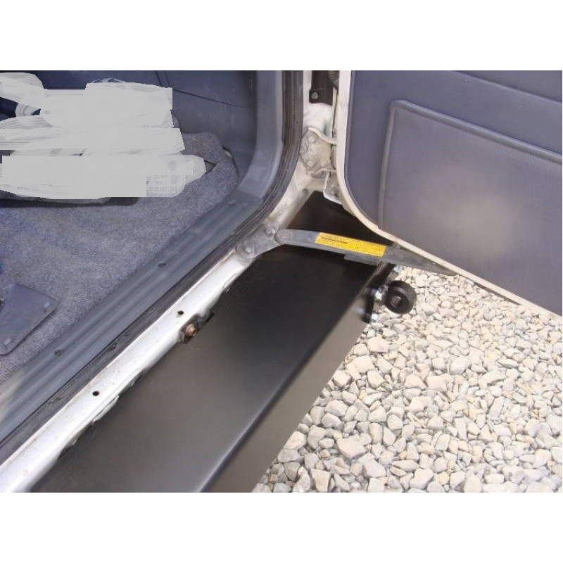 TOYOTA LAND CRUISER J90 96-02 ZADNÝ NÁRAZNÍK PRE VERZIU BEZ PLASTOVÝCH NÁDSTAVCOV PODLAHY