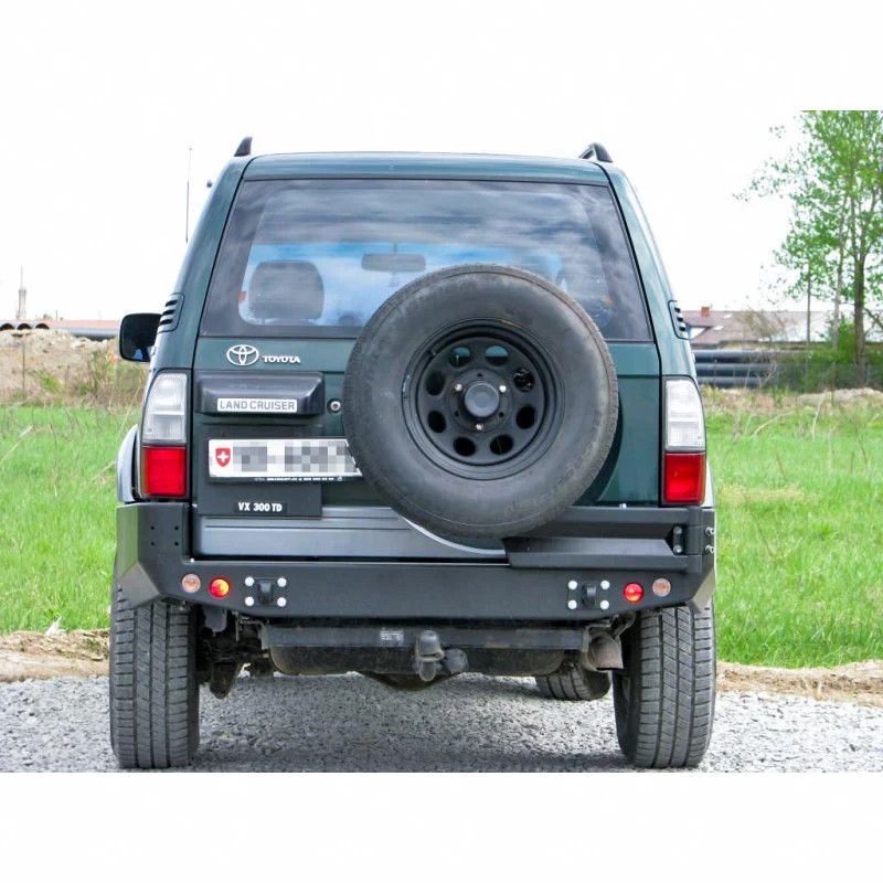 Zadný nárazník Toyota LCJ95 96-02 s rozšíreniami a otvormi pre svetlá