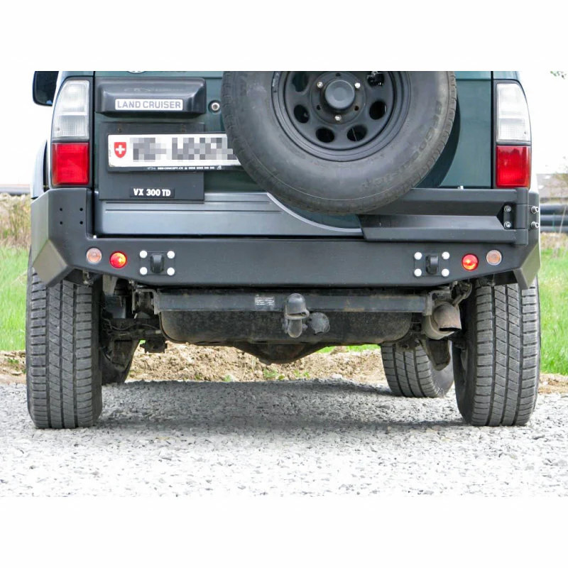 Zadný nárazník Toyota LCJ95 96-02 s rozšíreniami a otvormi pre svetlá