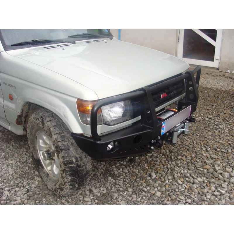 PREDNÝ NÁRAZNÍK MITSUBISHI PAJERO II 91-99 verzia so širokými blatníkmi V33