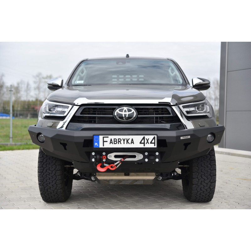 Štandardný predný nárazník pre Toyota Hilux Revo 2020–2024