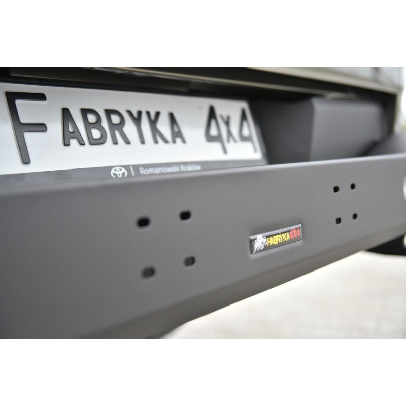 Štandardný krátky zadný nárazník pre Toyota Hilux Revo (2020–2024)