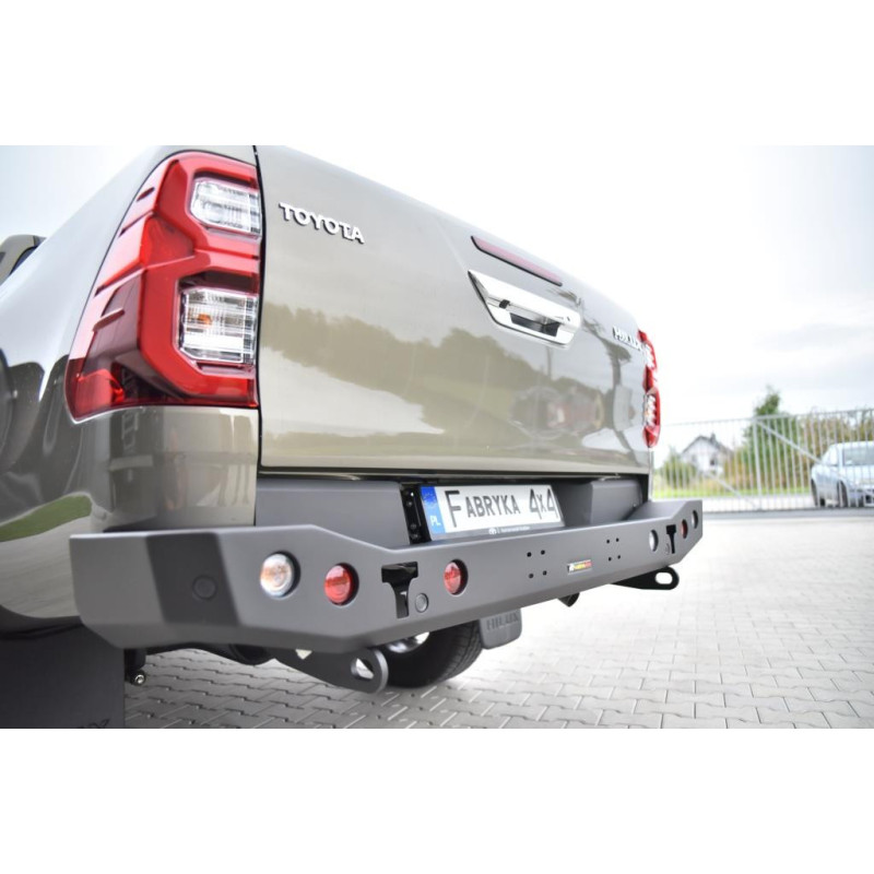 Štandardný krátky zadný nárazník pre Toyota Hilux Revo (2020–2024)