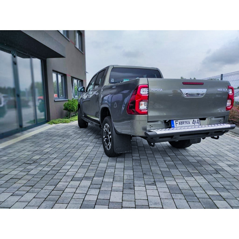 Zadný nárazník typu Profile pre Toyota Hilux Revo (2020–2024)