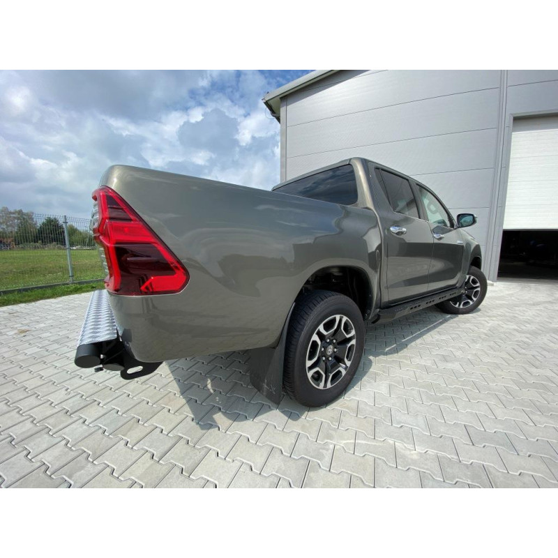 Toyota Hilux Revo 2020 – Bočné nášľapy